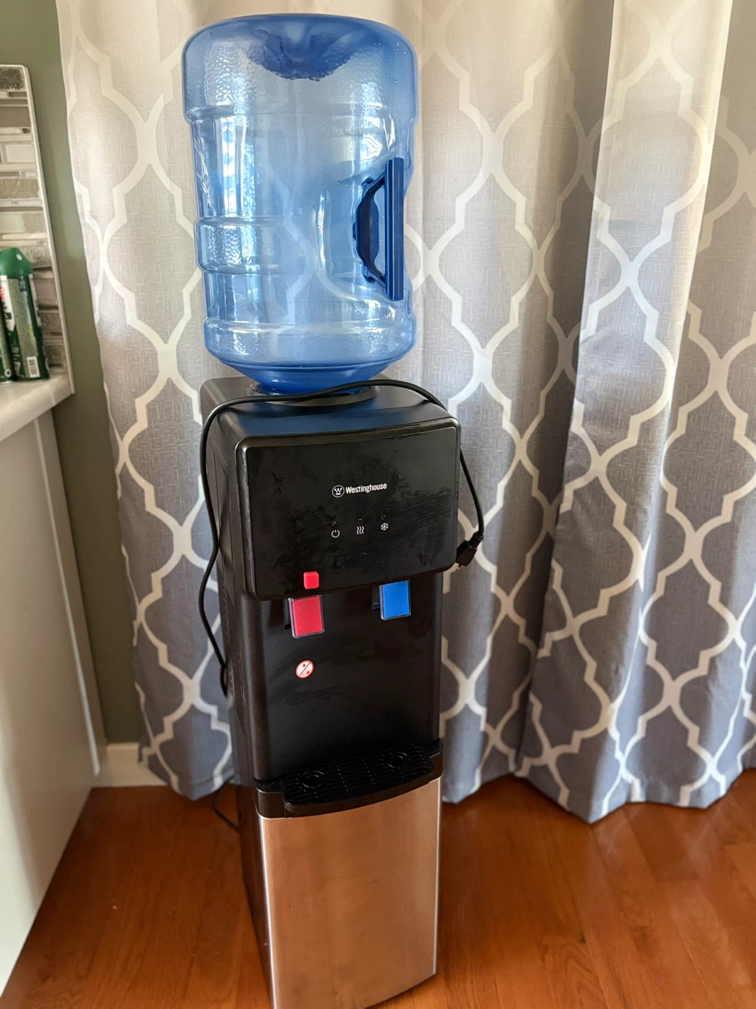 Westinghouse water cooler ( 3 water container included)