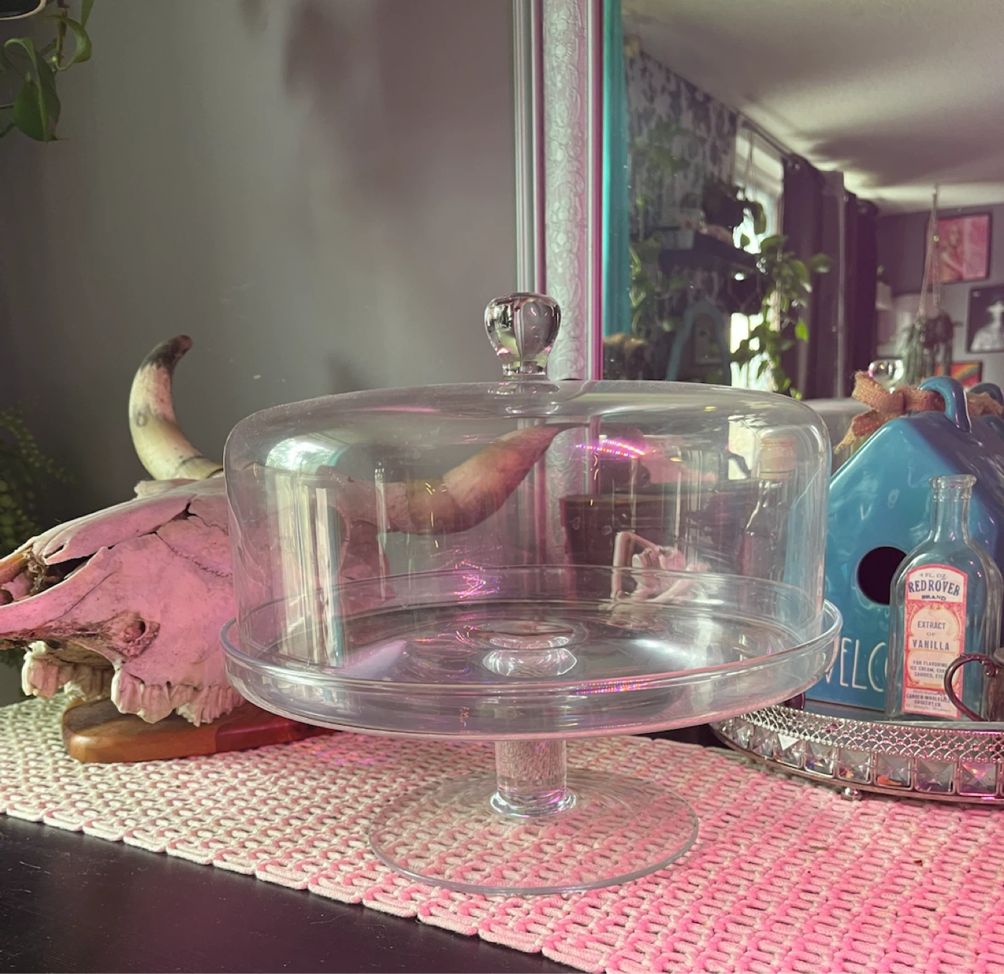 Glass cake stand