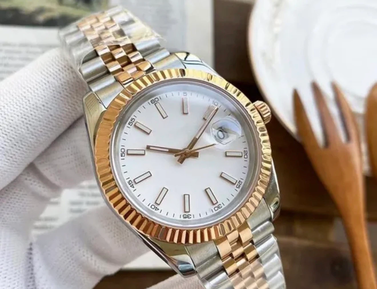 Two-Tone Analog Wristwatch - photo 4