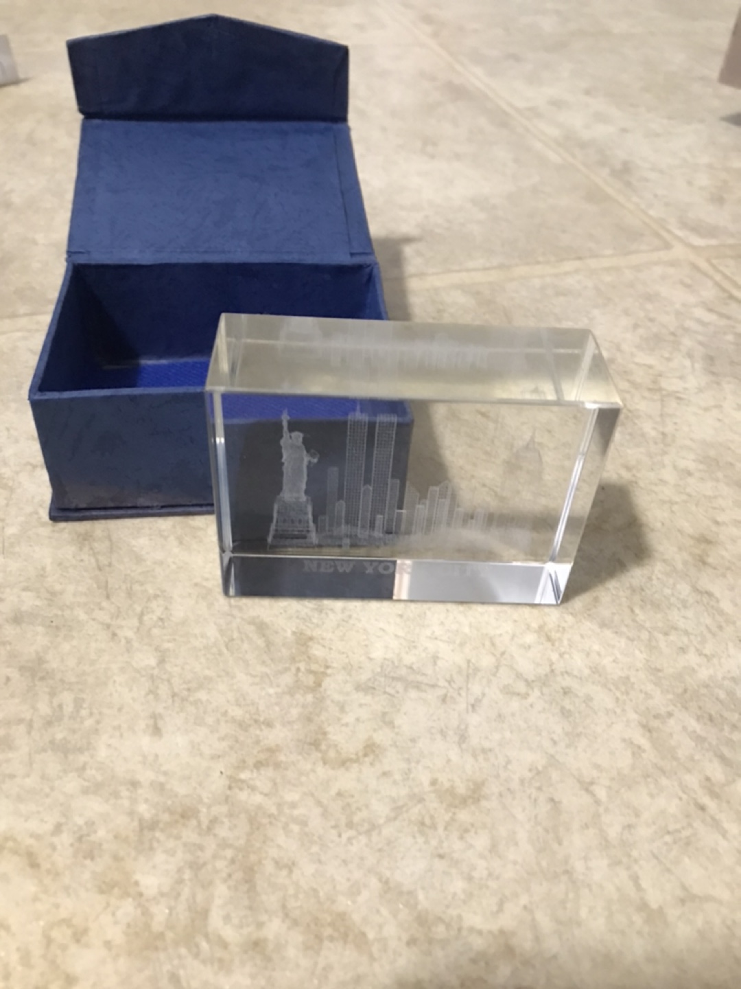 New York City Crystal Souvenir Paperweight - photo 2