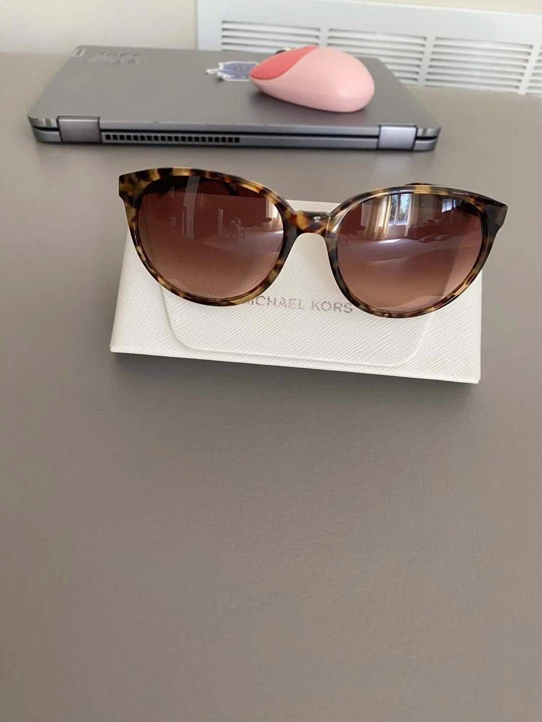 EUC- Authentic Michael Kors tortoiseshell Cat-eye sunglasses - photo 2