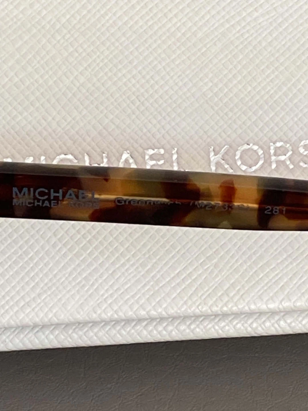 EUC- Authentic Michael Kors tortoiseshell Cat-eye sunglasses - photo 4