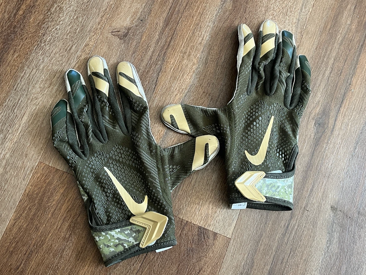 Nike NFL Salute to Service Gloves - Large