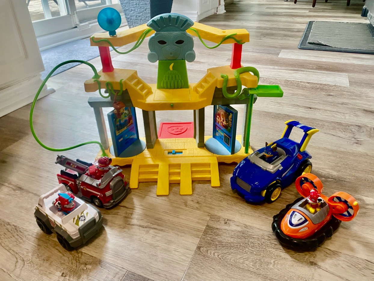 Paw Patrol jungle playset & vehicles