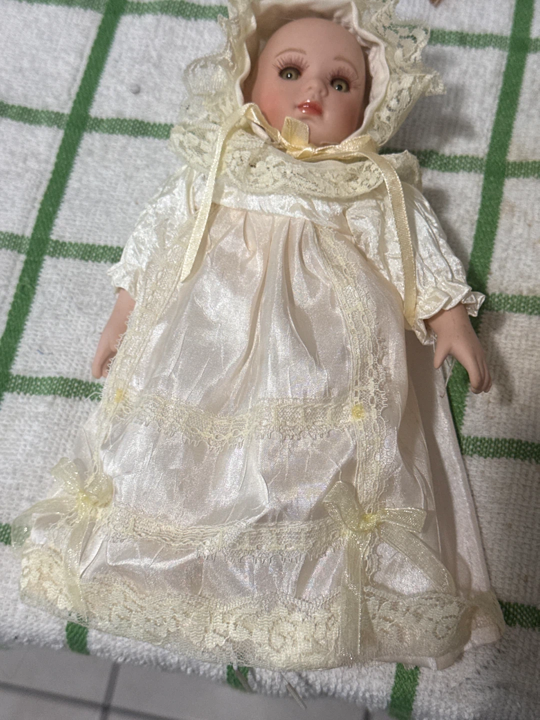 1986 Brinn's Collectible Porcelain Doll