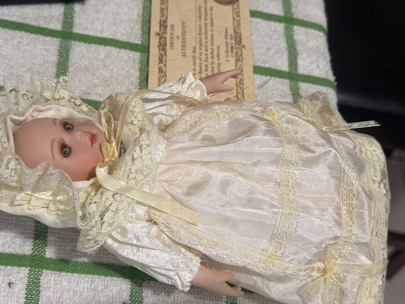 1986 Brinn's Collectible Porcelain Doll - photo 4