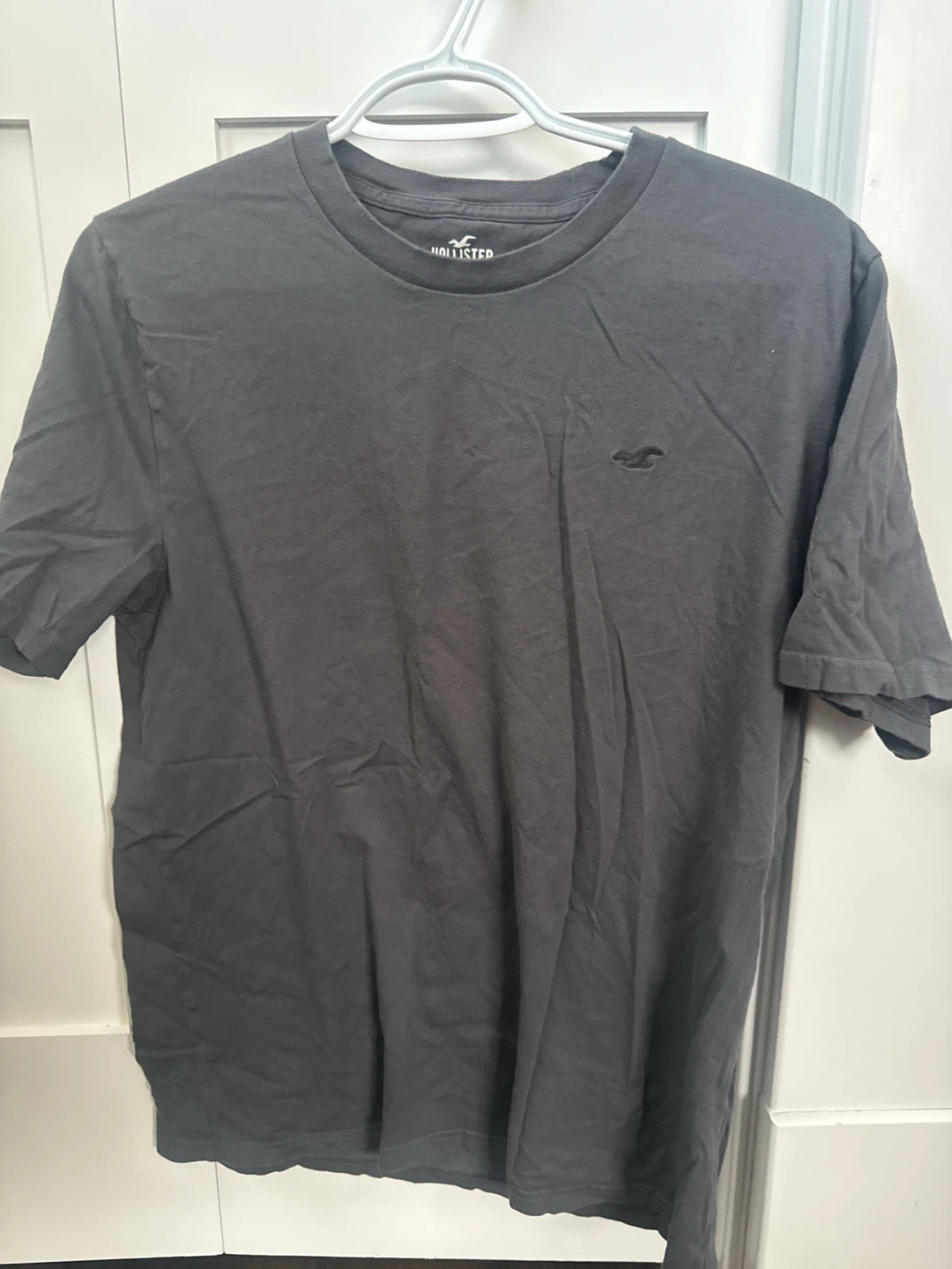 Hollister charcoal grey t-shirt