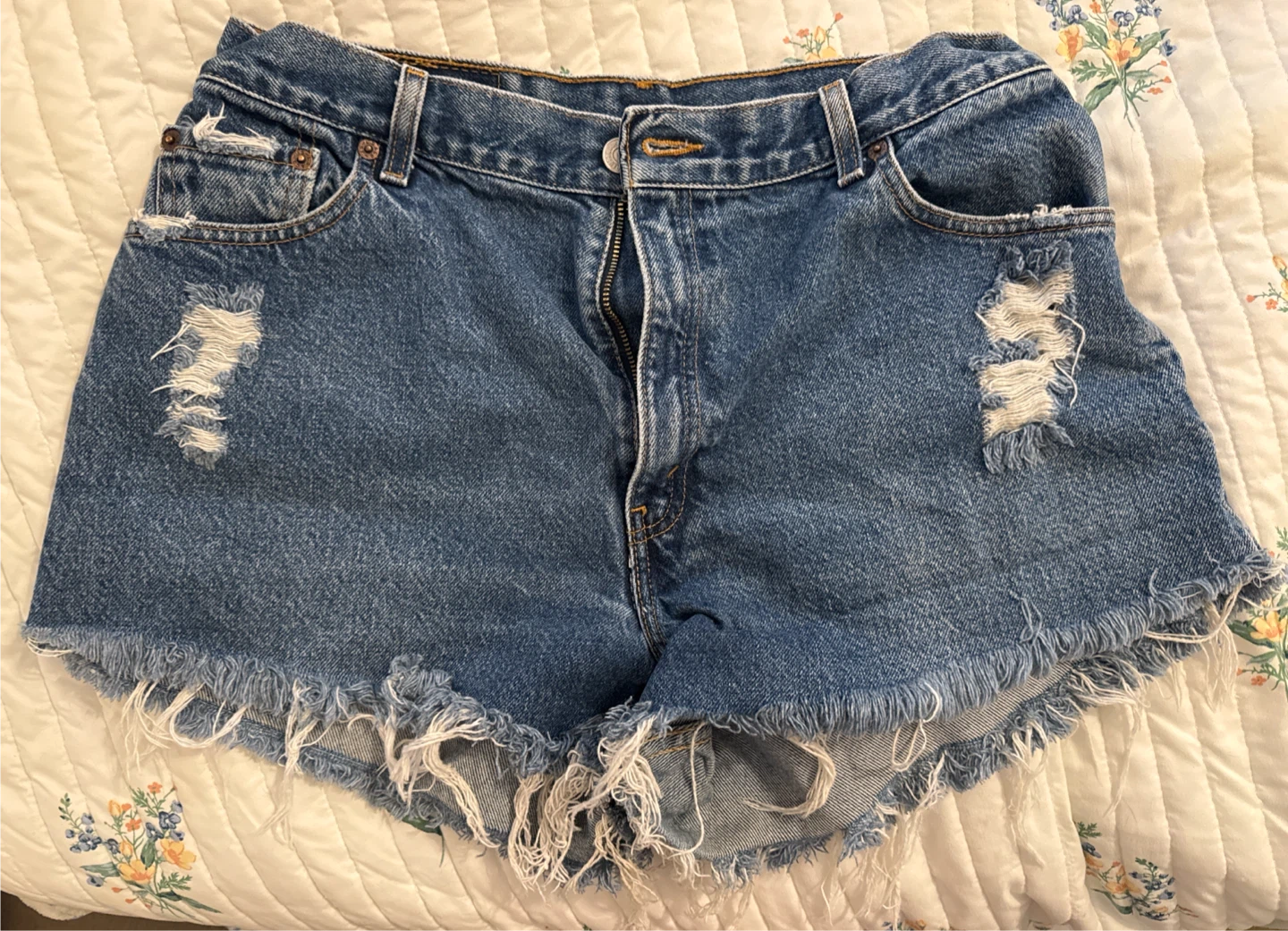 Levi's 550 Distressed Denim Shorts Size 14