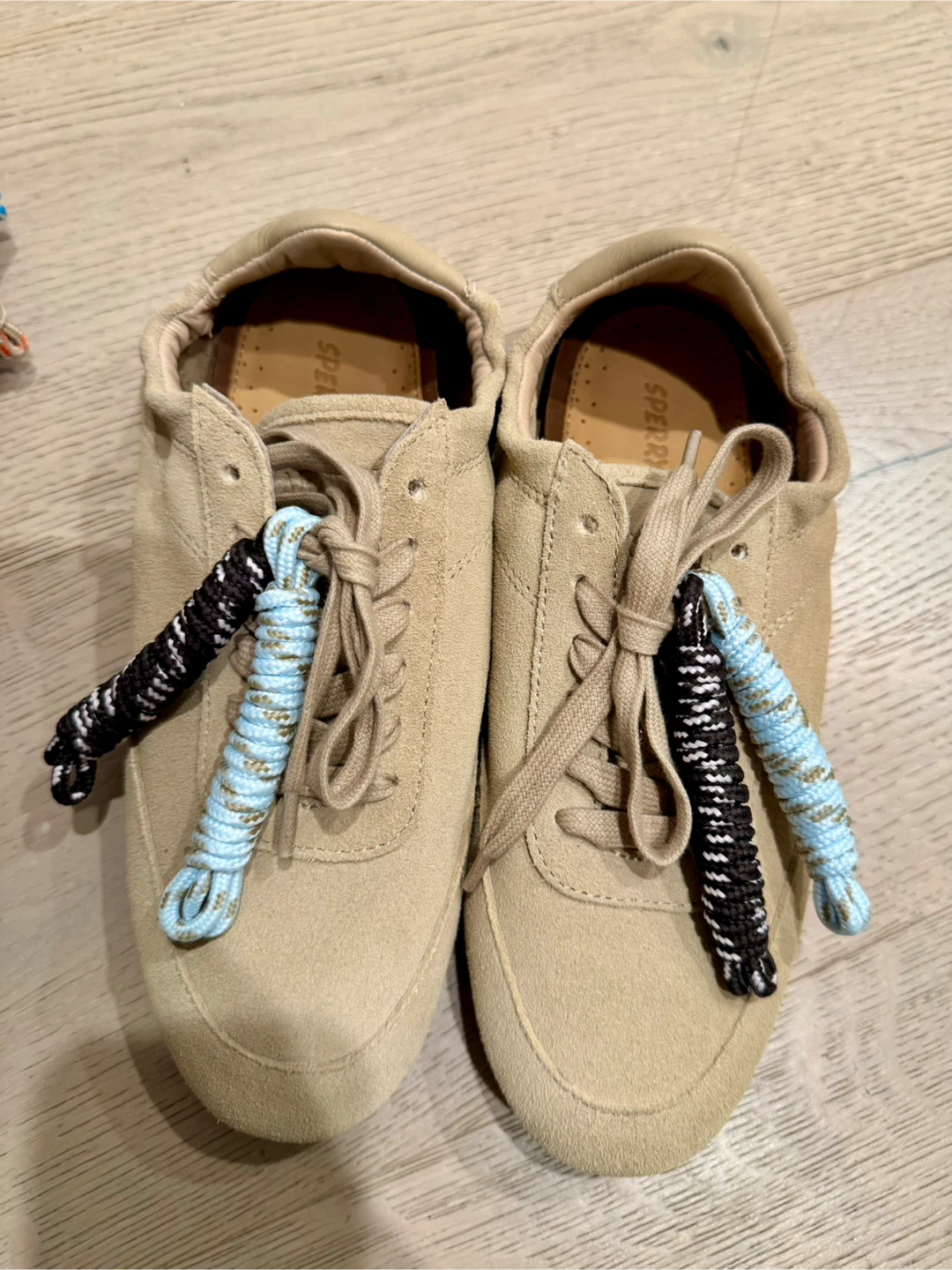Aritzia & Sperry Sneakers brand new - photo 2