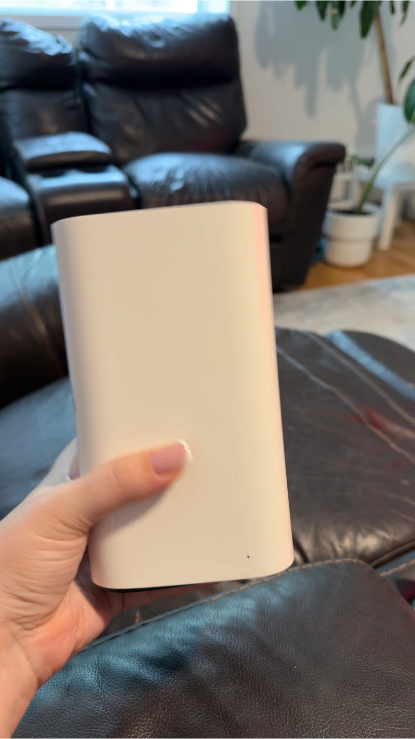 Apple AirPort Extreme Base Station - photo 2