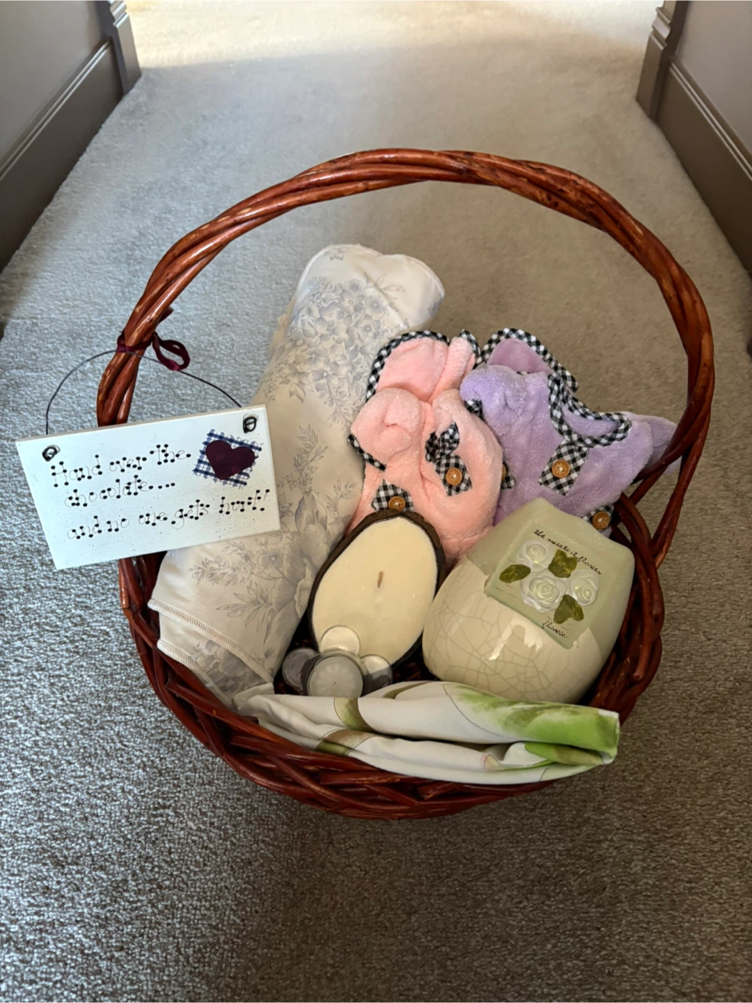 Assorted Home Decor and Kitchen Linens