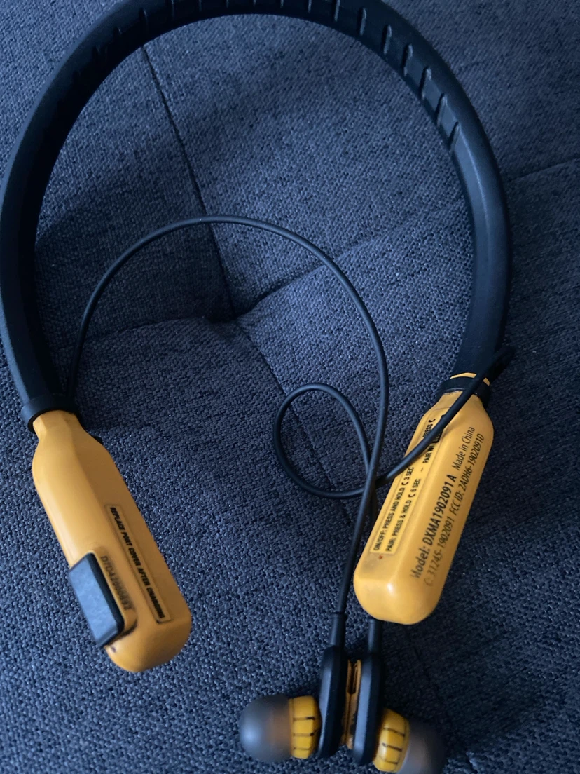 DeWalt Neckband Bluetooth Earbuds DXMA1902091 - photo 3