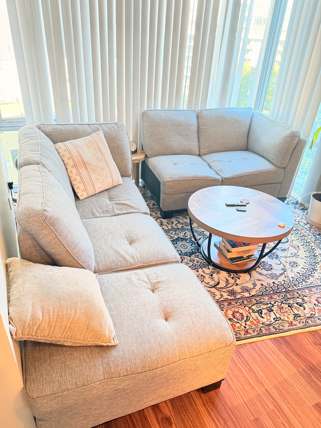 2-Piece Light Grey Sofa Set – Good Condition - photo 2