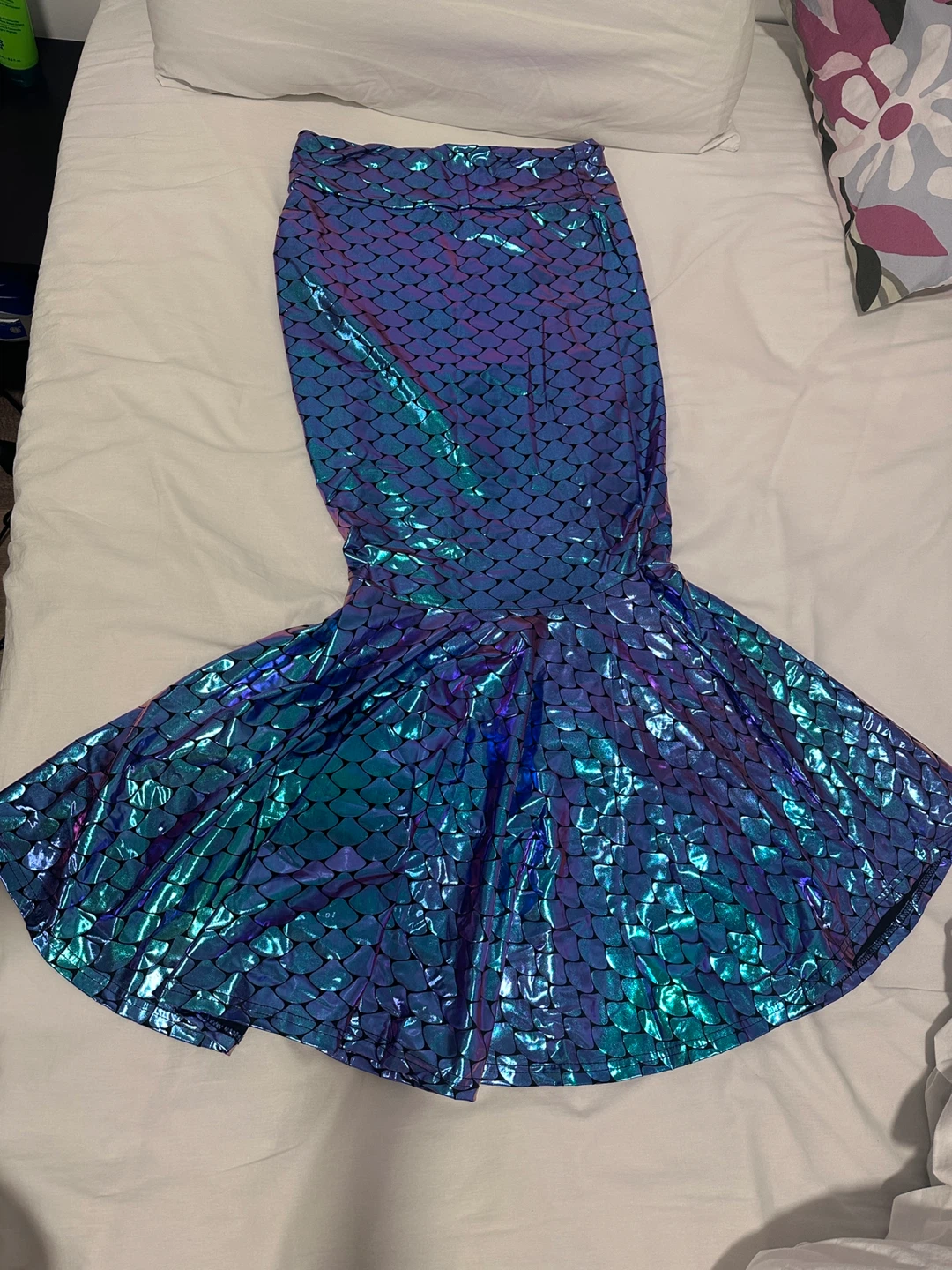 Mermaid Skirt with Pearl Waist Chain only worn once - photo 3