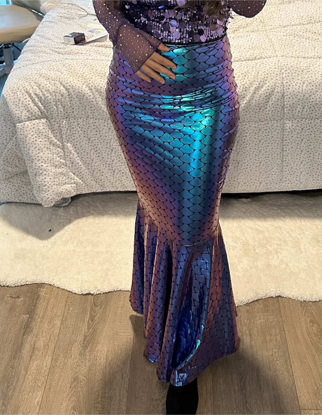 Mermaid Skirt with Pearl Waist Chain only worn once - photo 4