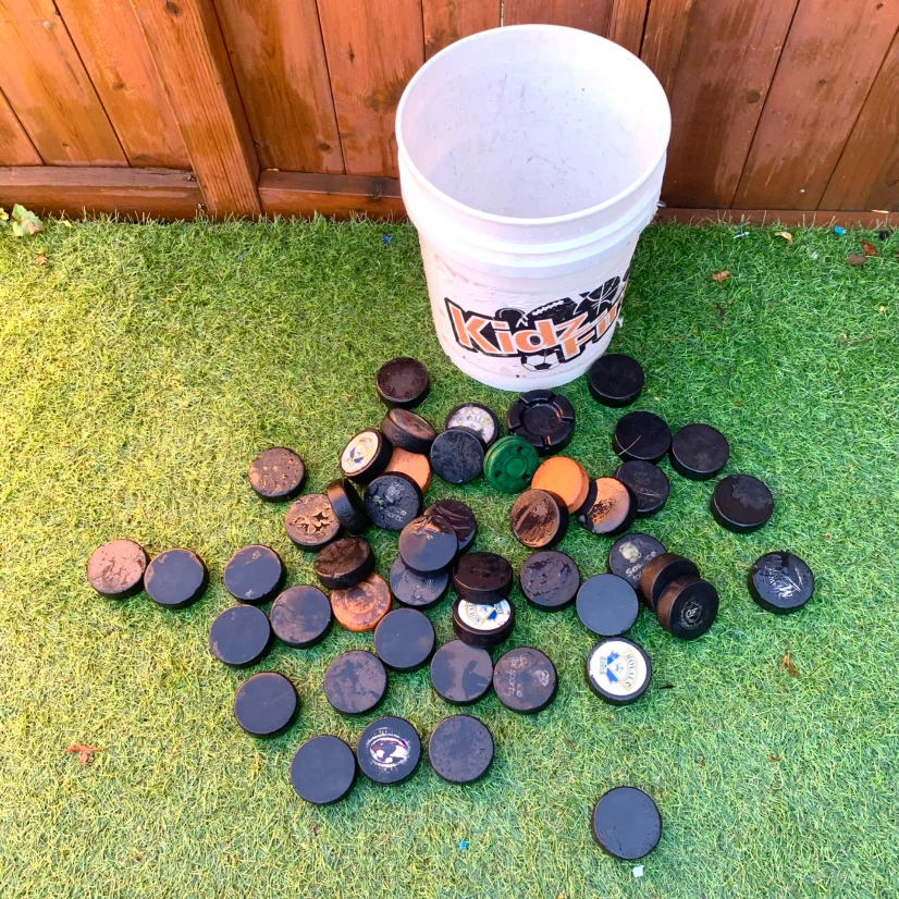 Hockey Pucks Lot Bulk Ice Hockey Practice Pucks Storage Bucket - photo 2