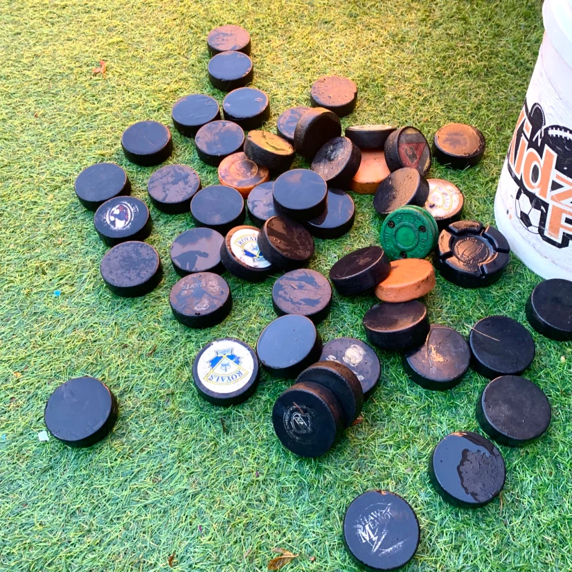 Hockey Pucks Lot Bulk Ice Hockey Practice Pucks Storage Bucket - photo 3