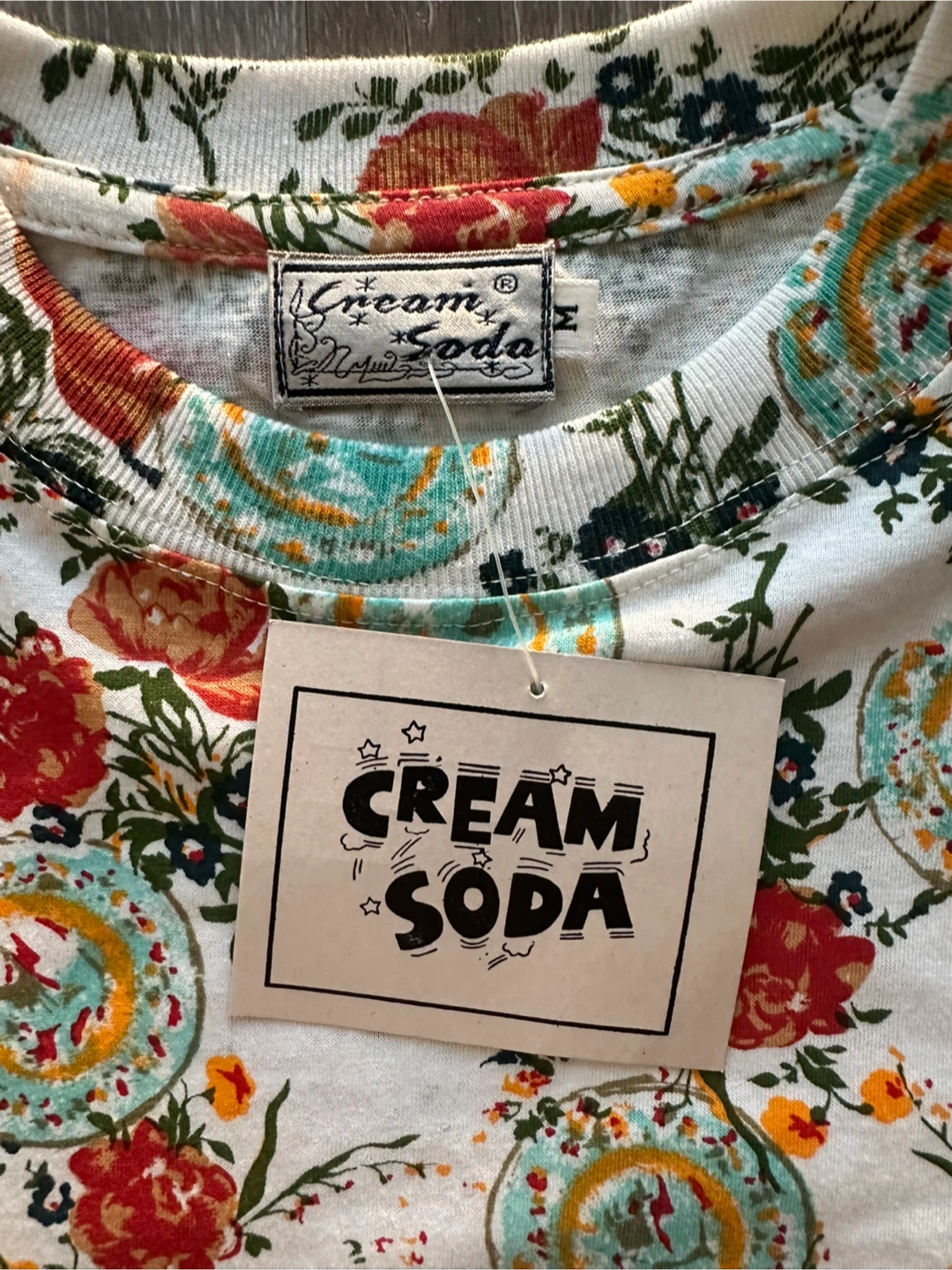 NEW with tags Cream Soda floral T-shirt size M - photo 2
