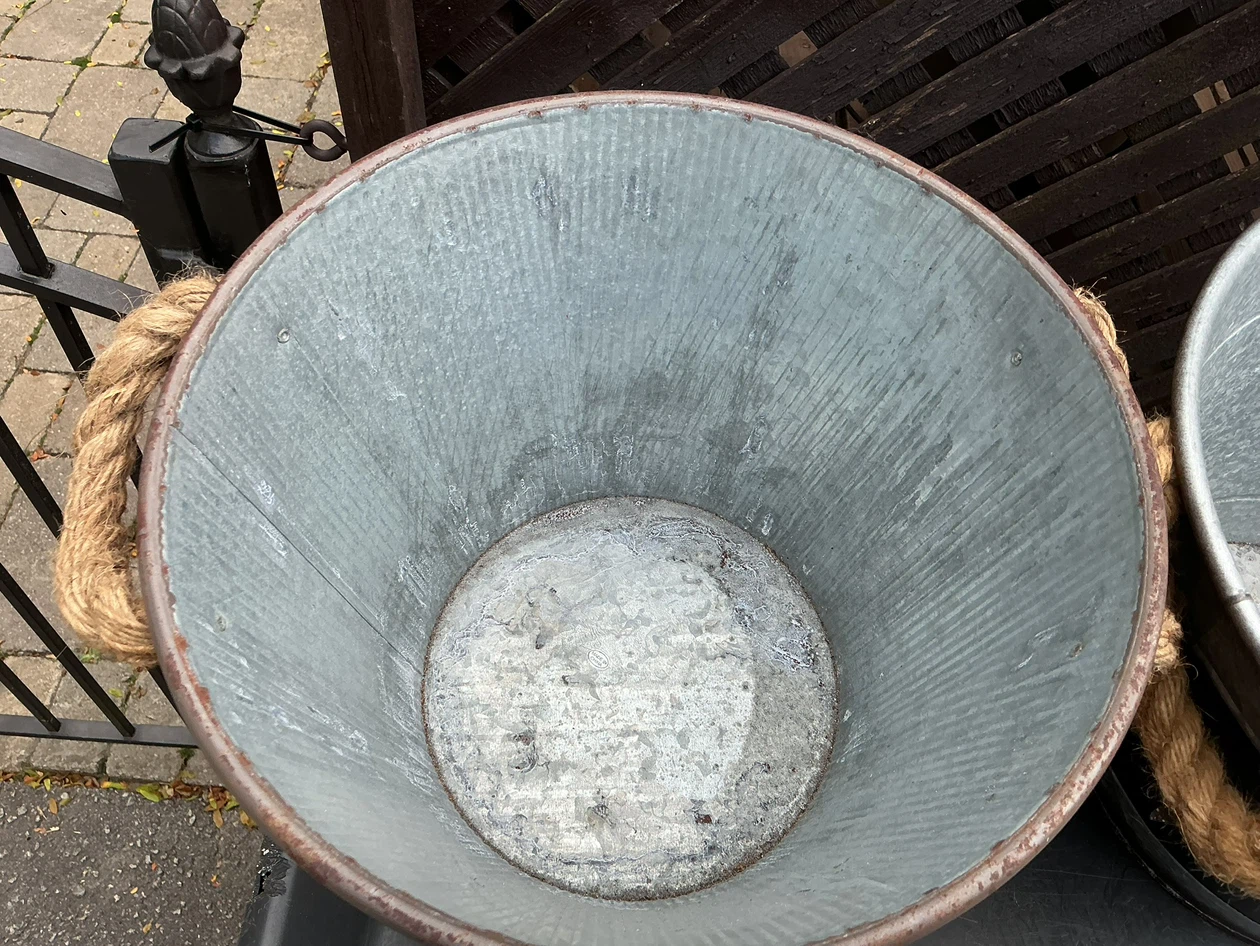 Two decorative metal buckets - photo 2
