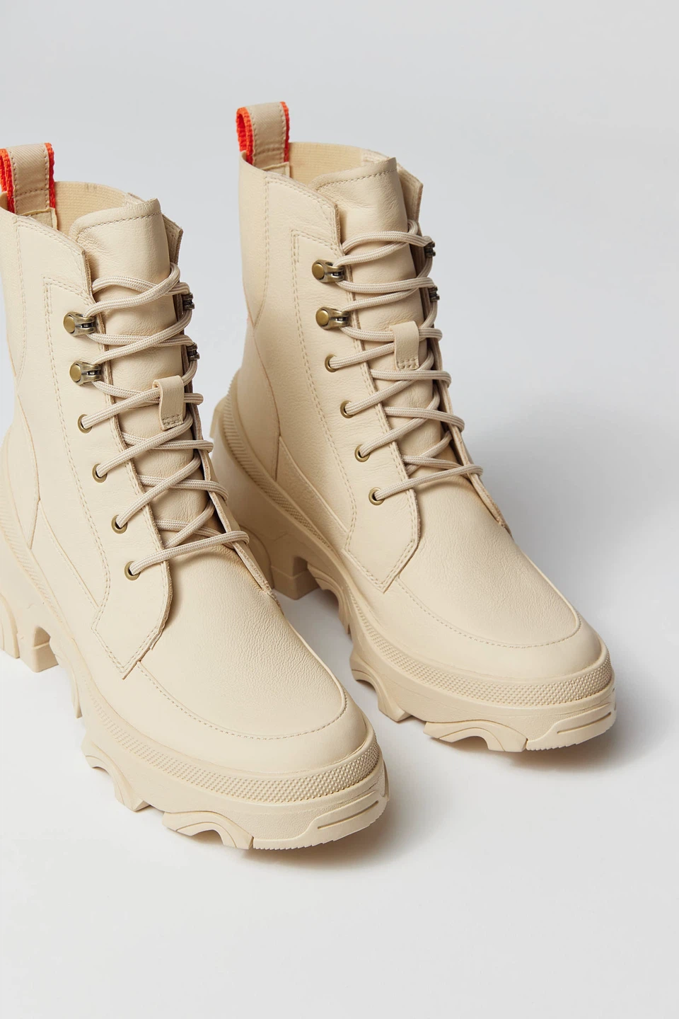 Brand New Sorel beige lace-up boots