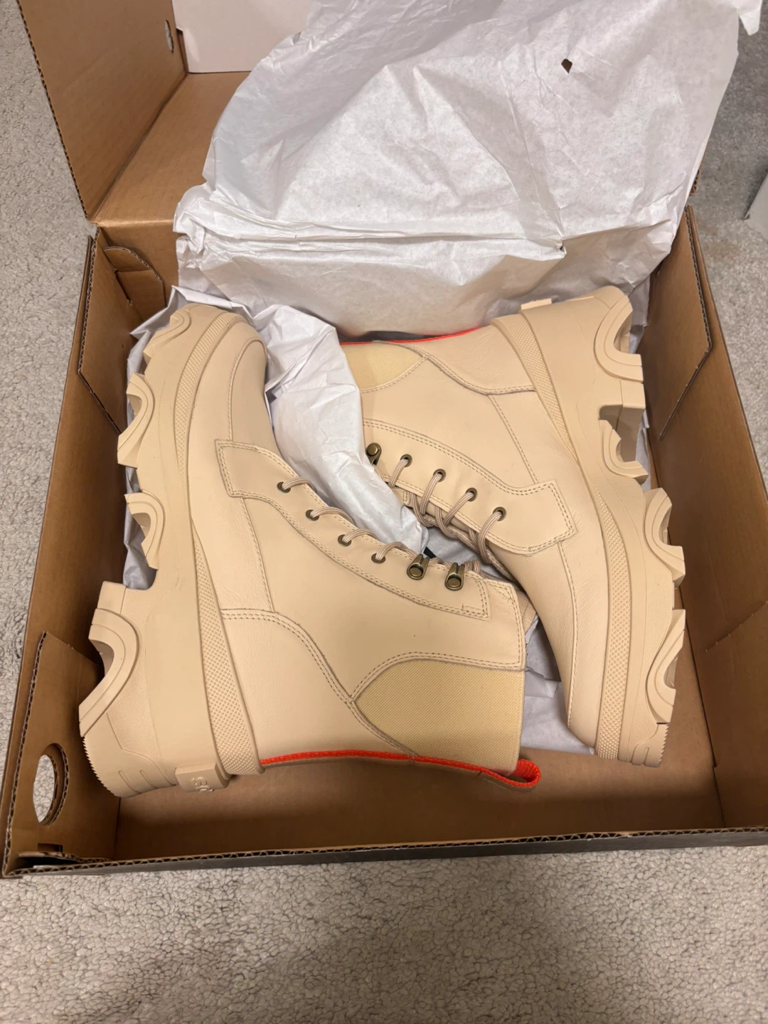 Brand New Sorel beige lace-up boots - photo 5
