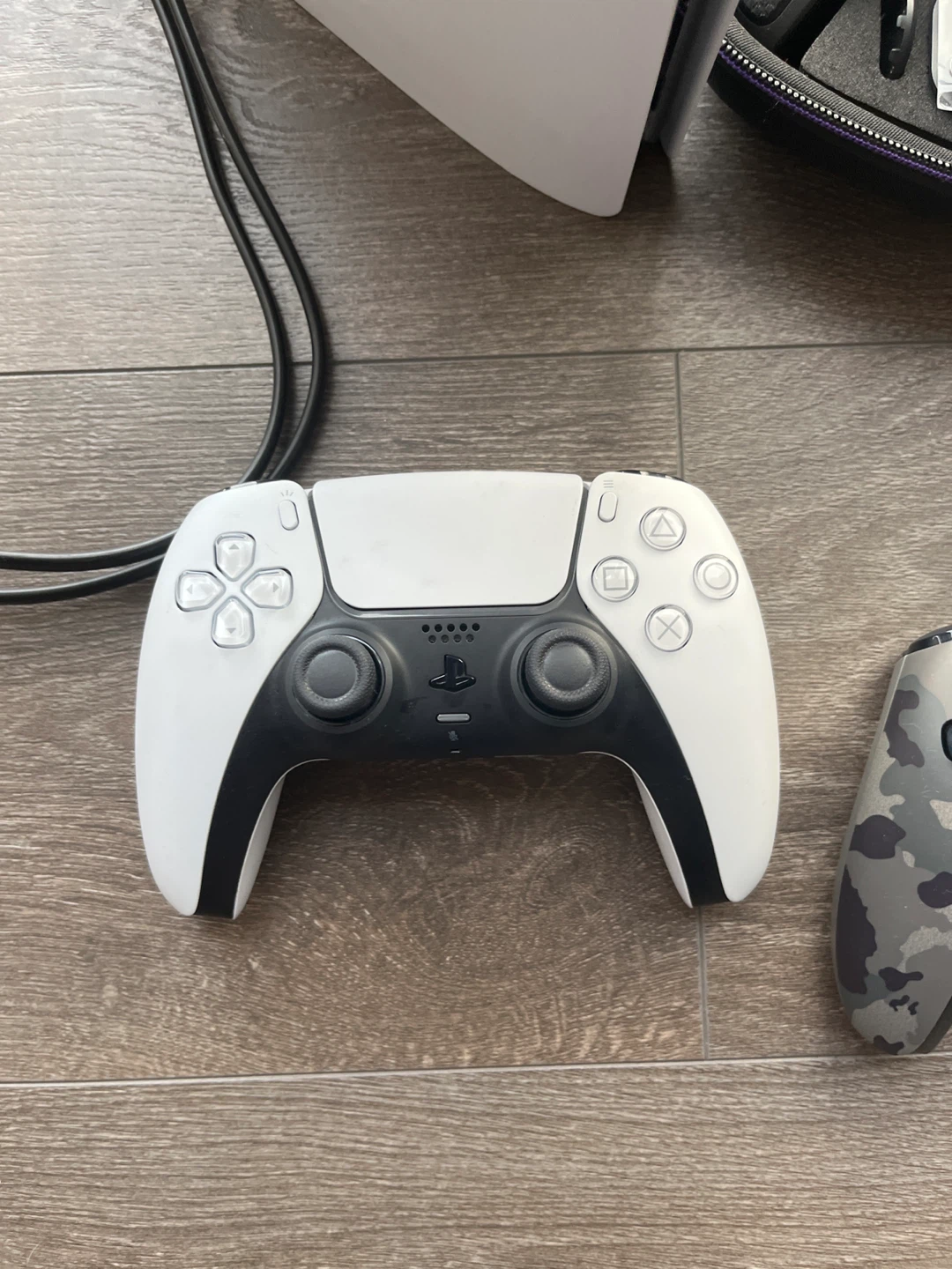 PlayStation 5 digital console with 3 controllers - photo 2