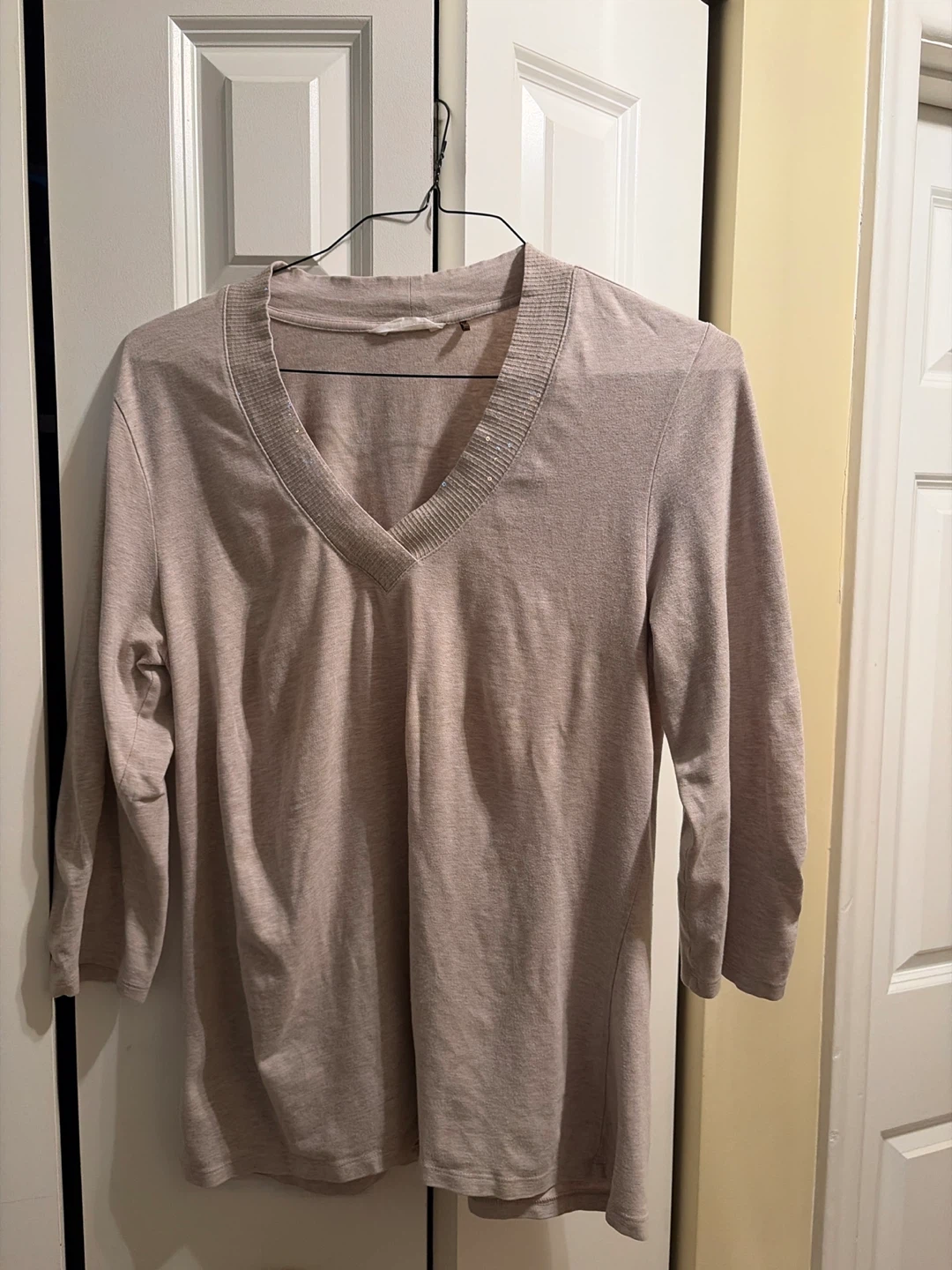 Pre-Owned Tommy Bahama Sequin V-Neck Top