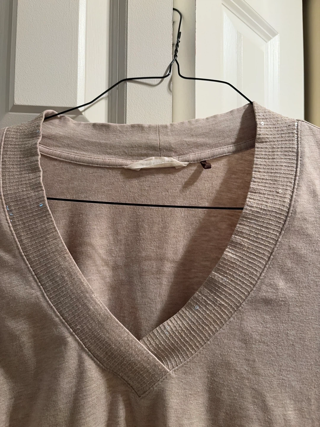 Pre-Owned Tommy Bahama Sequin V-Neck Top - photo 2