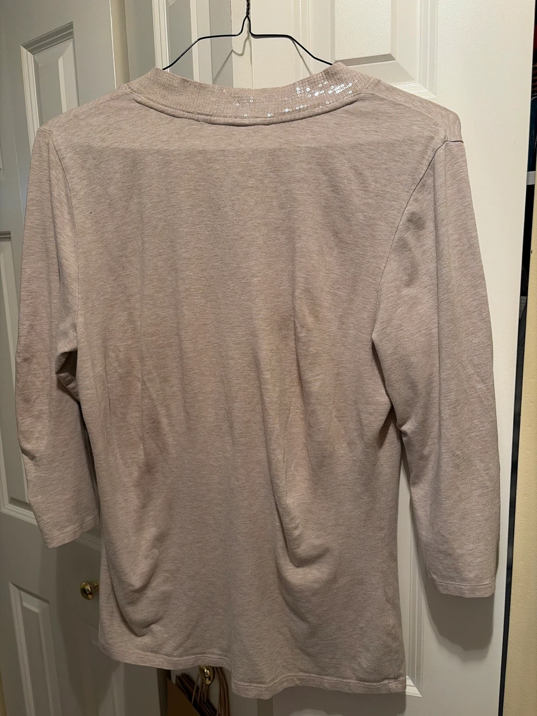Pre-Owned Tommy Bahama Sequin V-Neck Top - photo 3