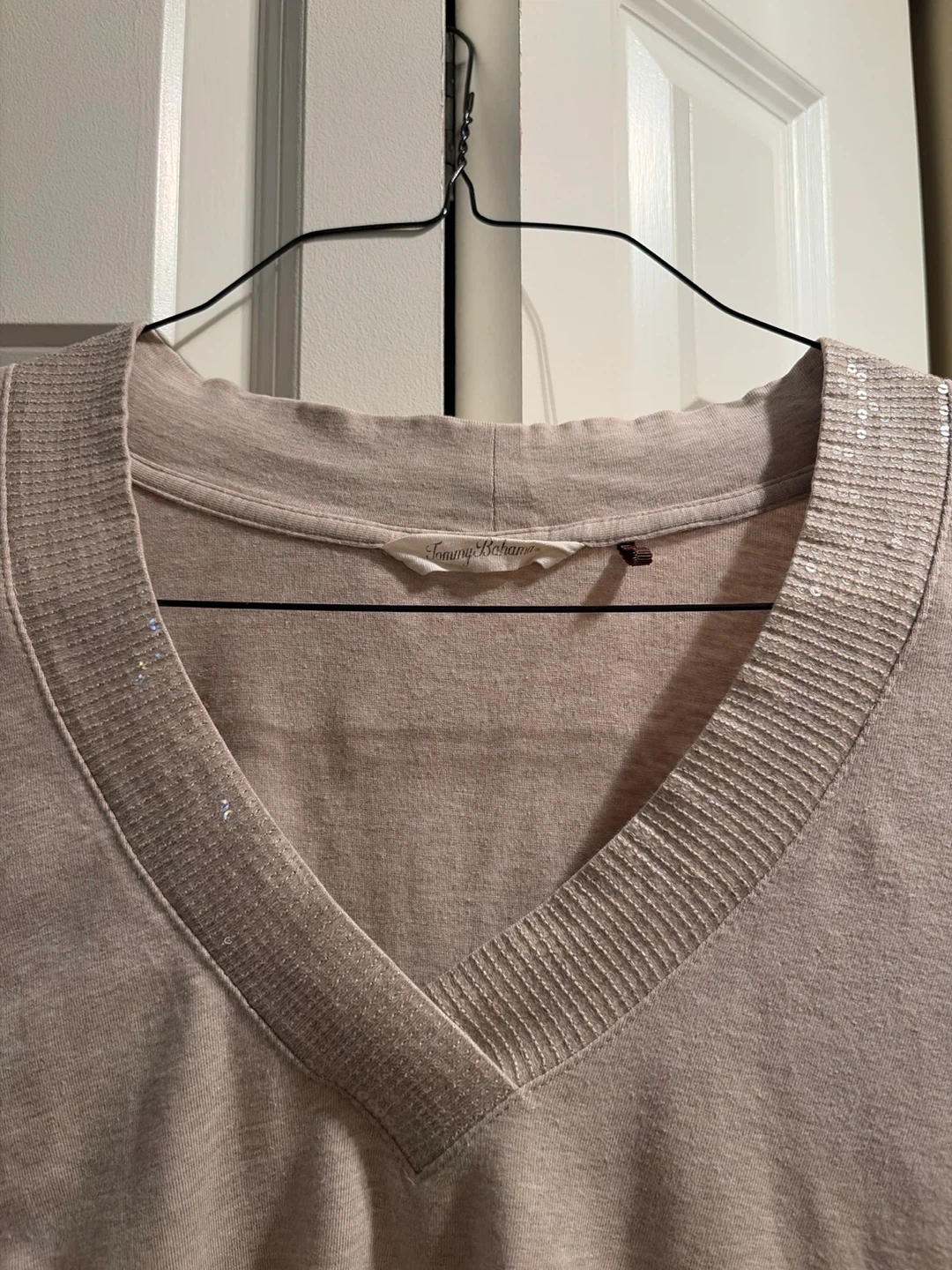 Pre-Owned Tommy Bahama Sequin V-Neck Top - photo 5