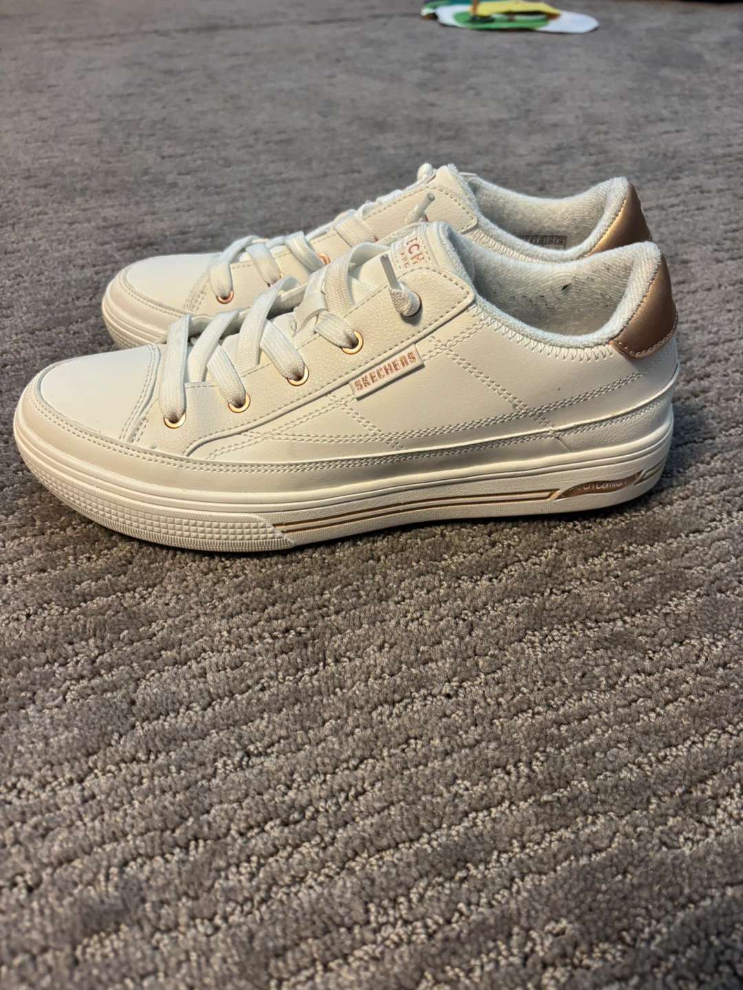 Skechers Arch Comfort White Sneakers