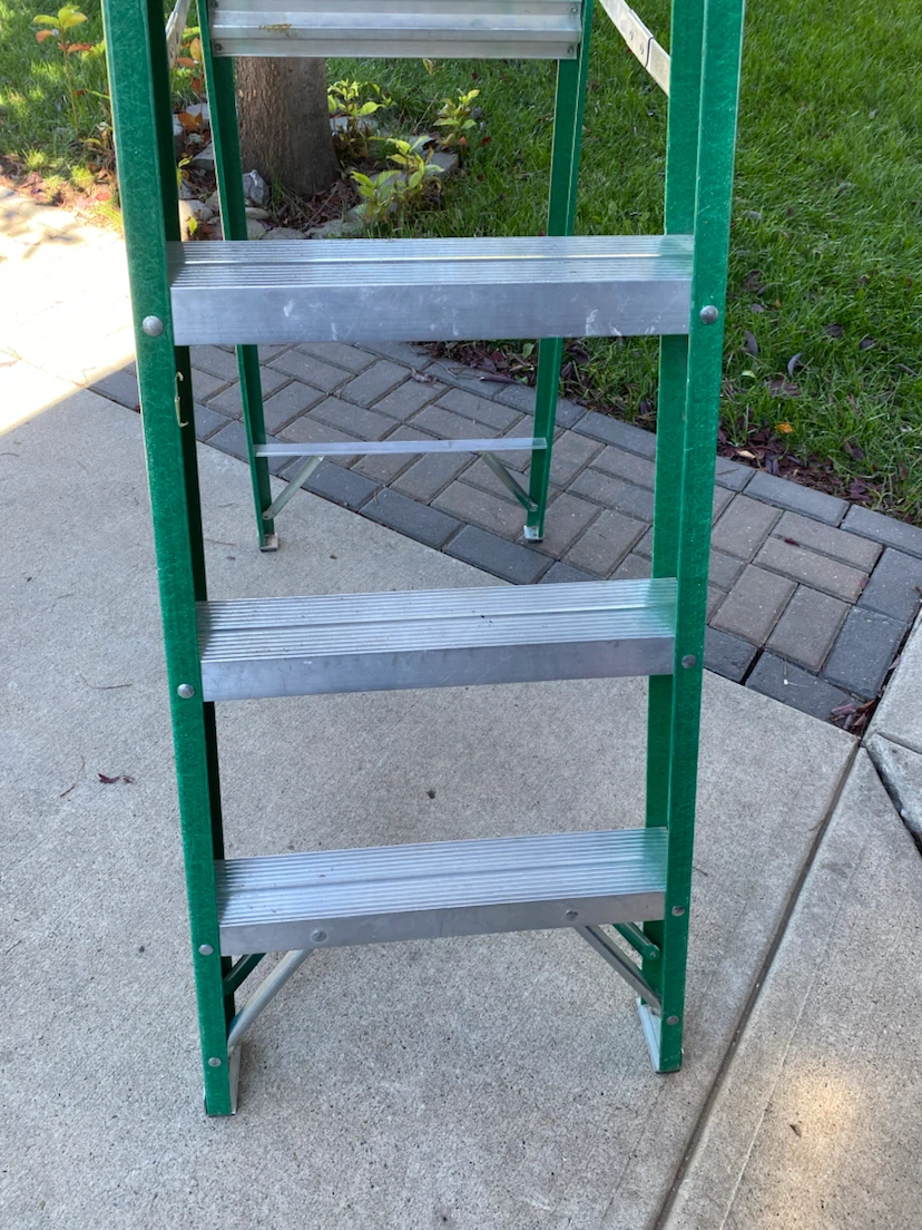 6 foot fibreglass step ladder - photo 4