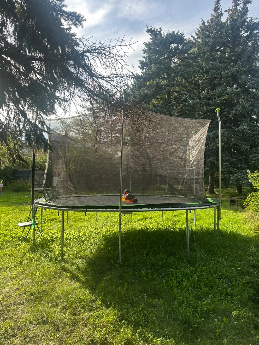 Outdoor Backyard Trampoline with Safety Enclosure