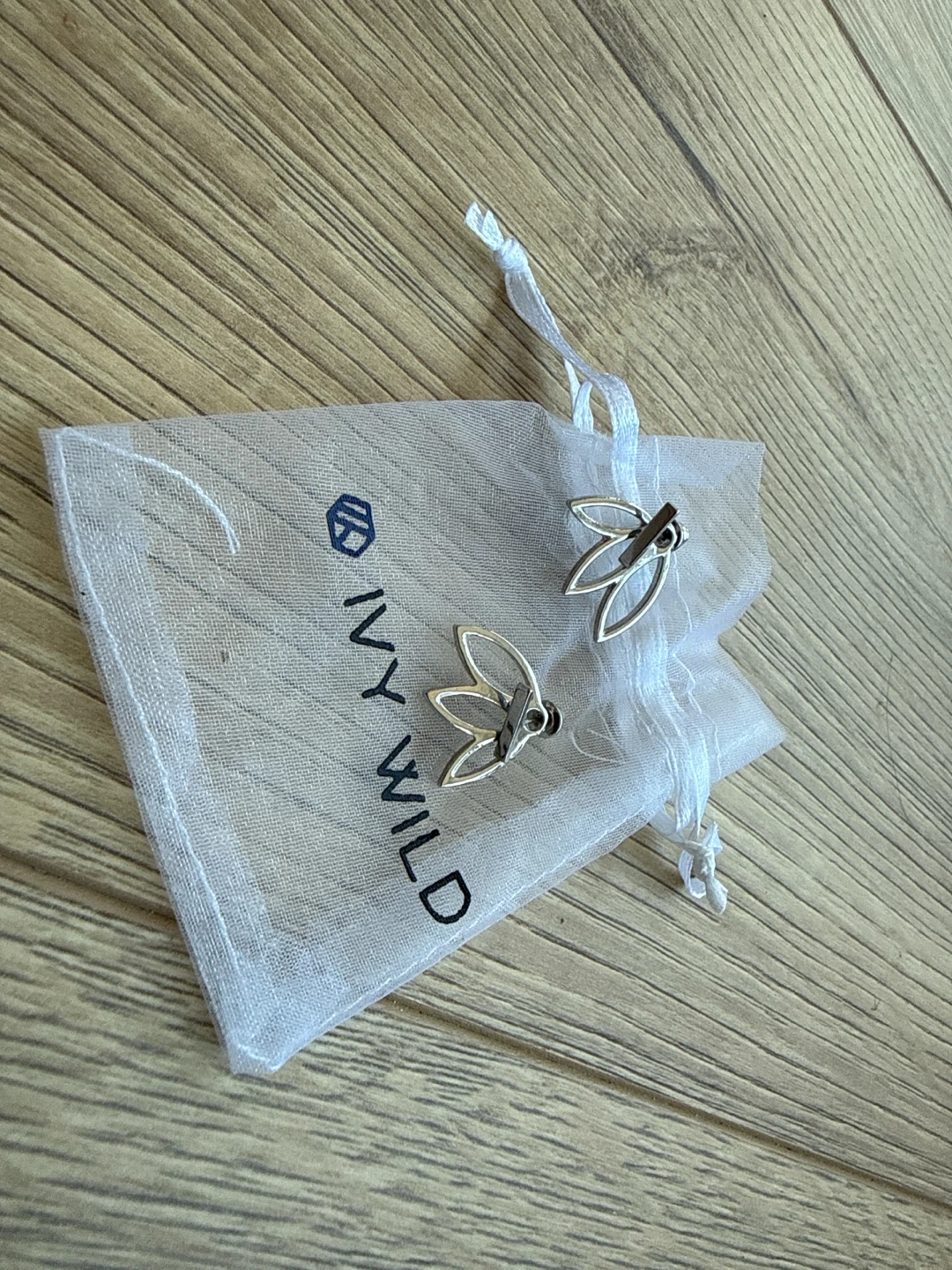 Ivy Wild Leaf Stud Earrings