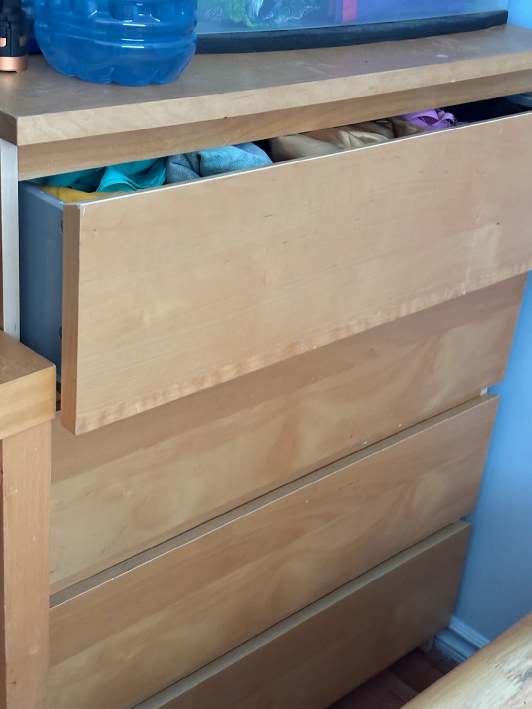 Solid wood bed frame and matching dresser - photo 3