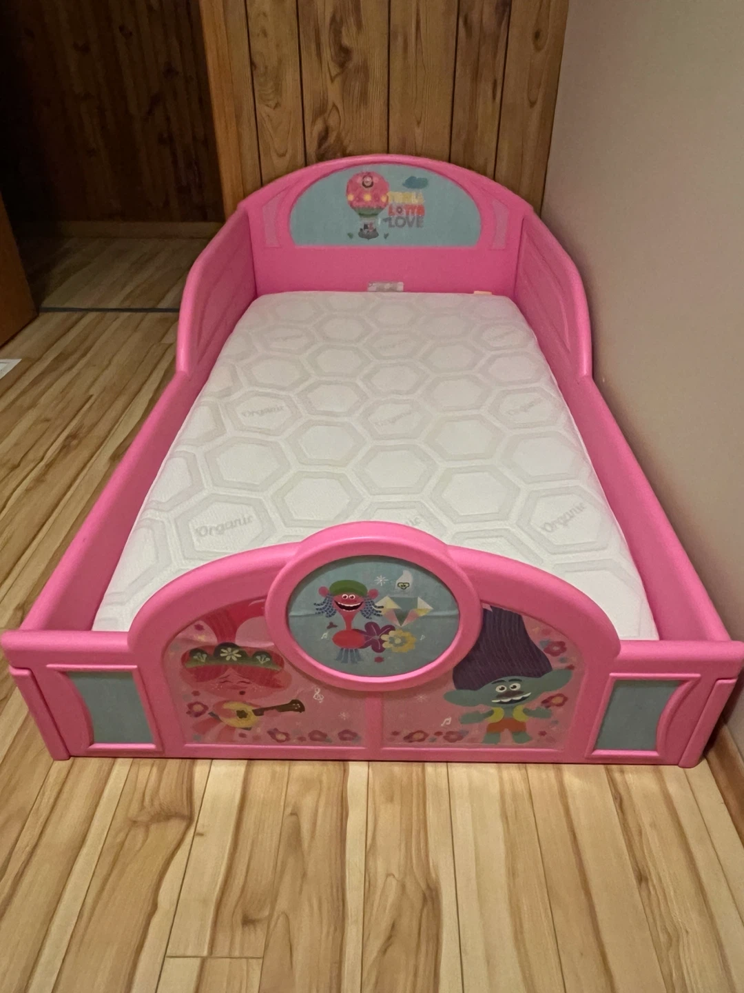 Trolls World Tour Toddler Bed and Simmons Mattress & Protector