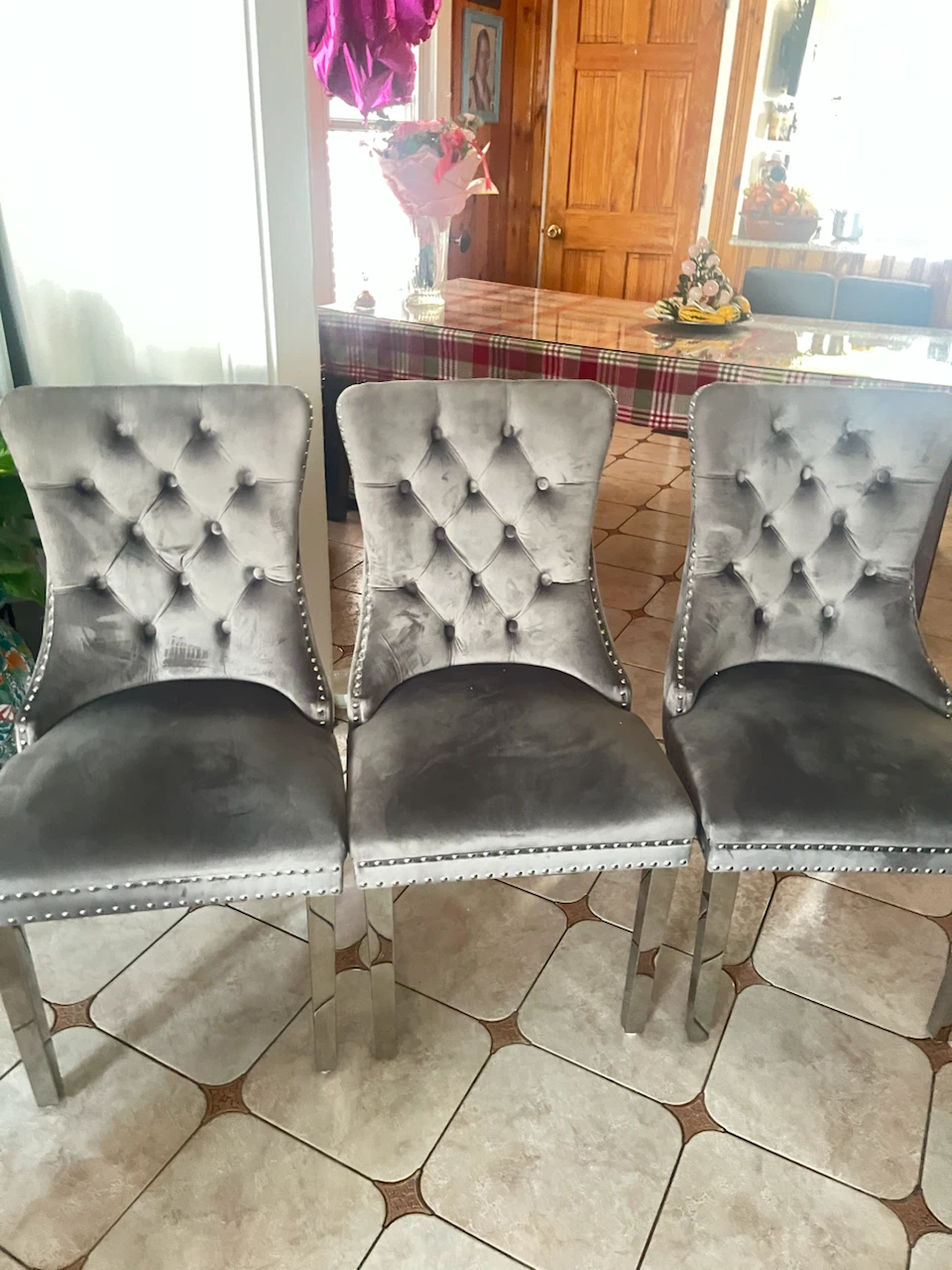 Set of 3 Grey Velvet Tufted Dining Chairs - photo 2