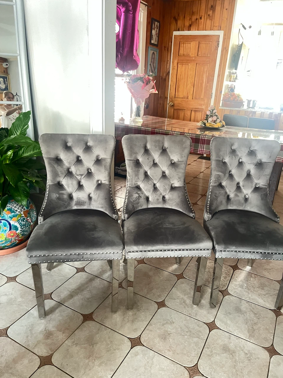 Set of 3 Grey Velvet Tufted Dining Chairs - photo 3