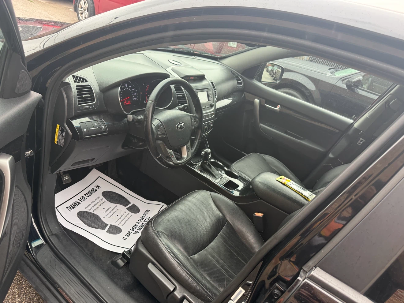 Black Kia Sorento SUV - photo 4