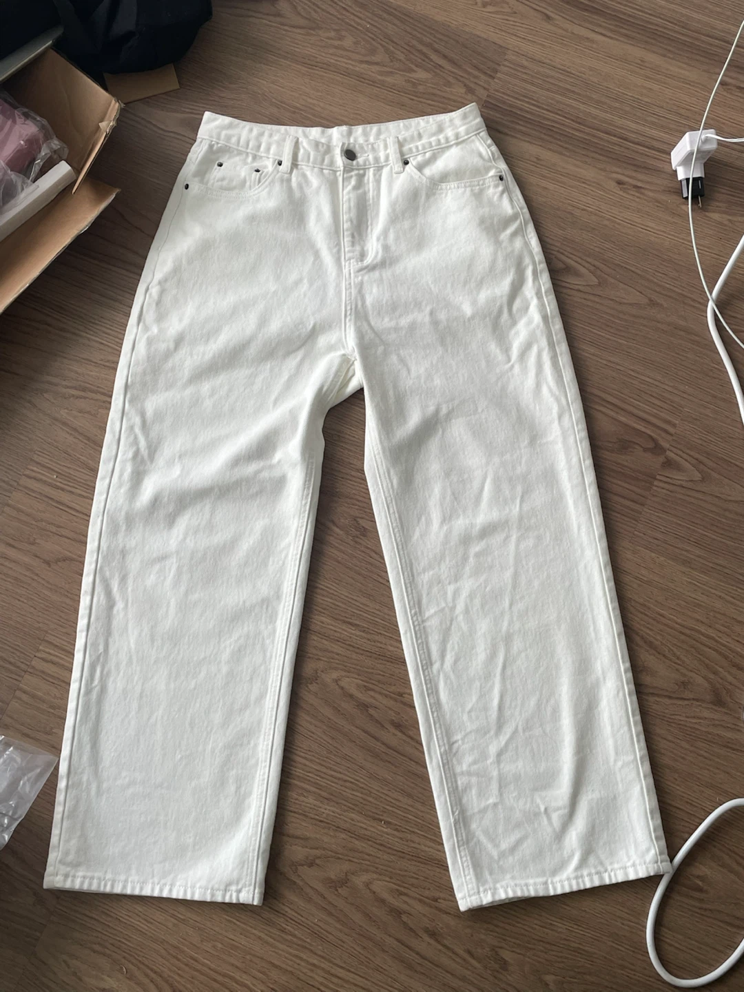 Like new) Asian L size White denim jeans