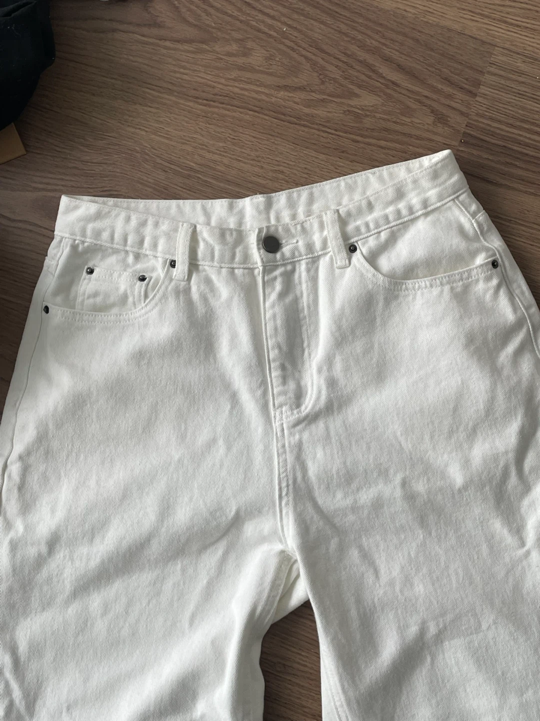 Like new) Asian L size White denim jeans - photo 2