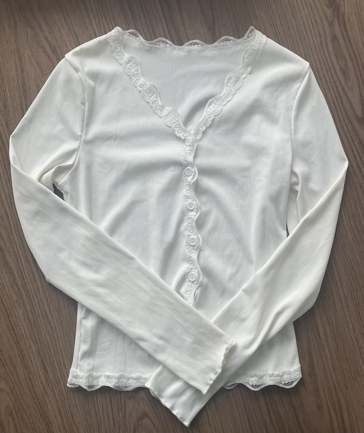 Like new) White Long Sleeve Ribbed Cardigan