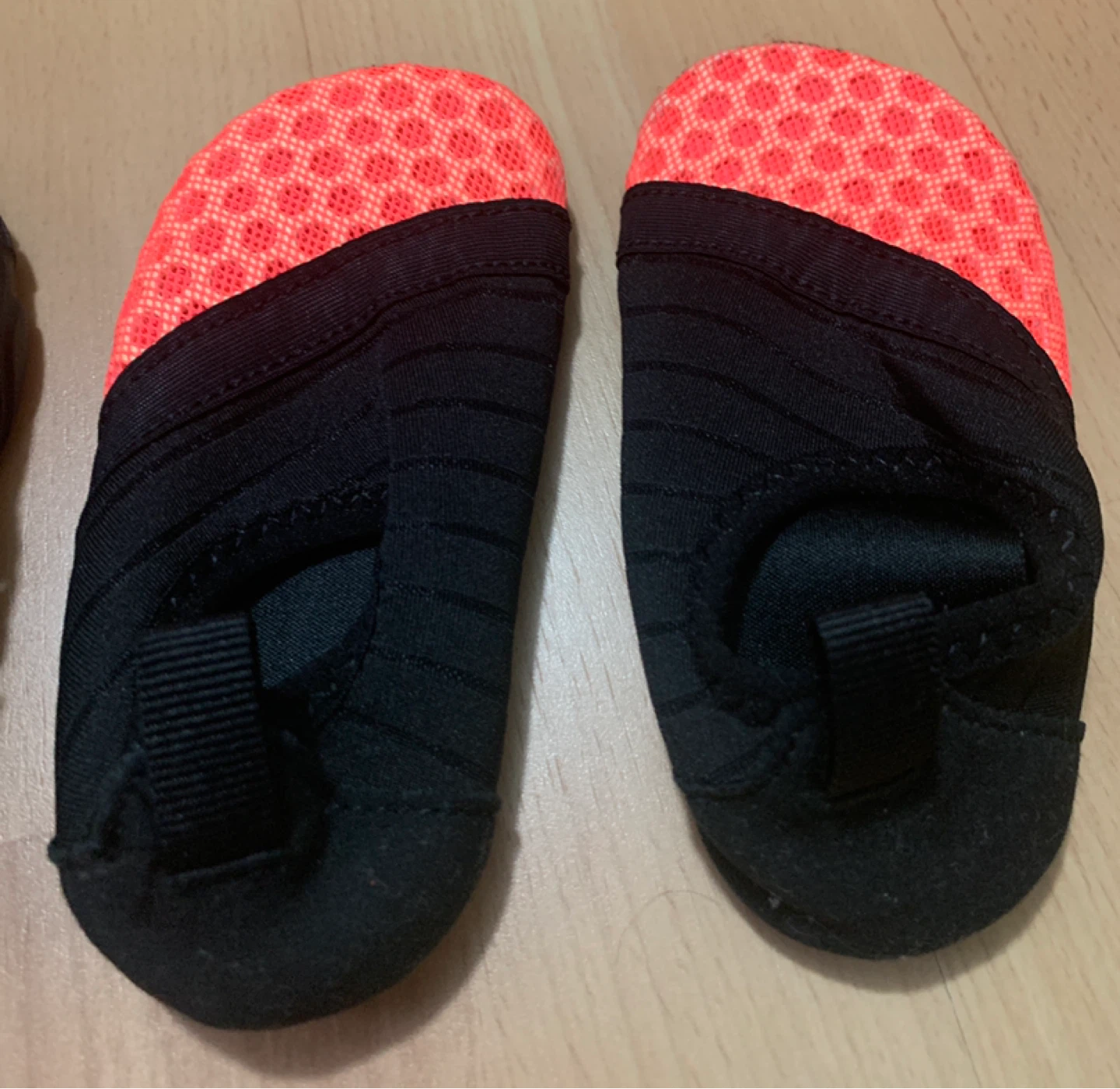 Two pairs of kids water shoes - photo 3