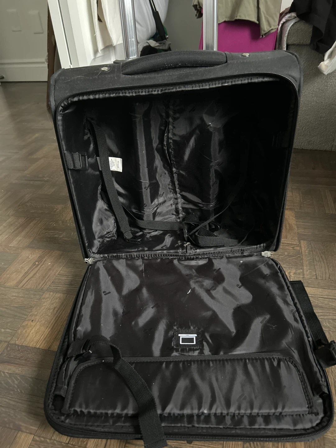 Small carry-on suitcase - photo 2