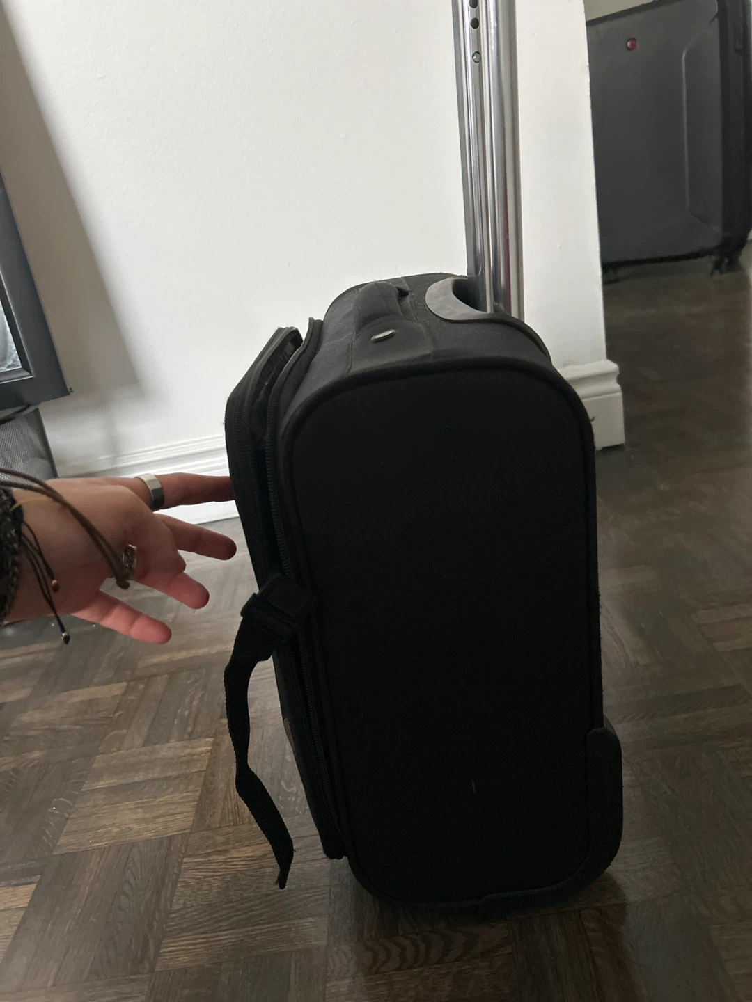 Small carry-on suitcase - photo 3