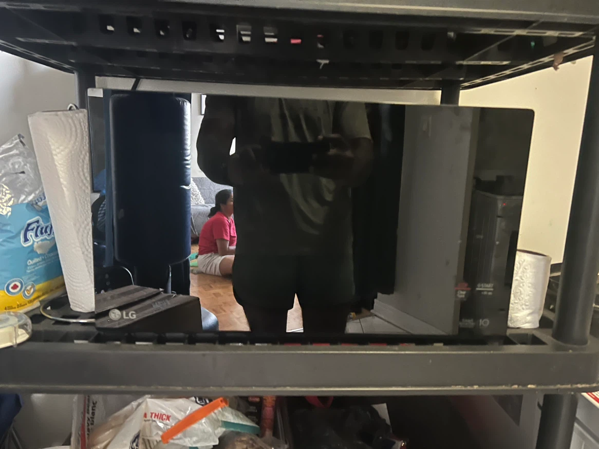 LG Smart Inverter Microwave - photo 3