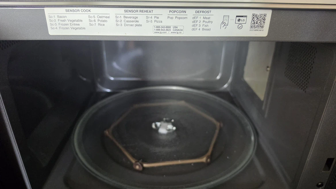 LG Smart Inverter Microwave - photo 4
