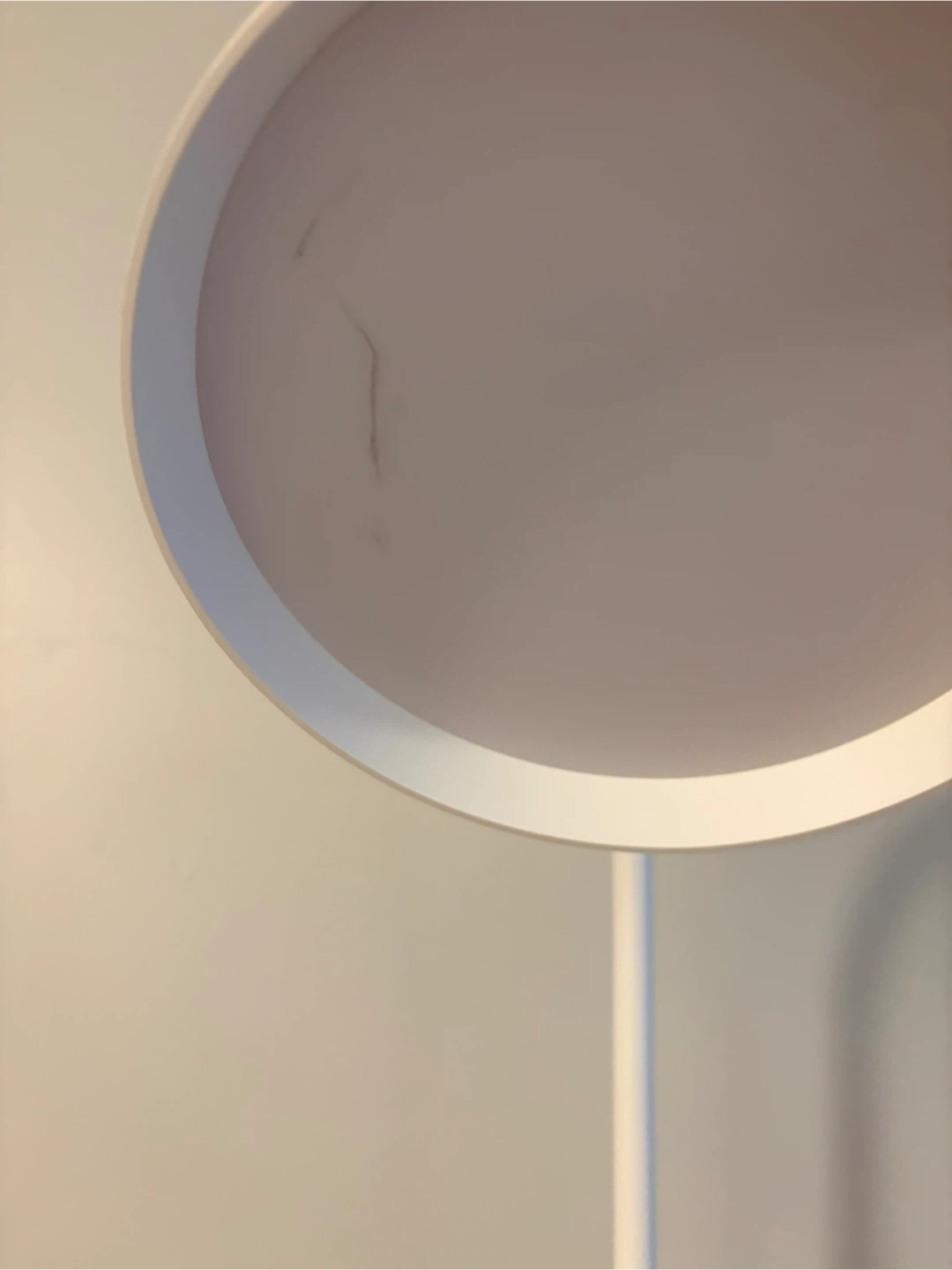 Floor lamp with wireless charging - photo 4