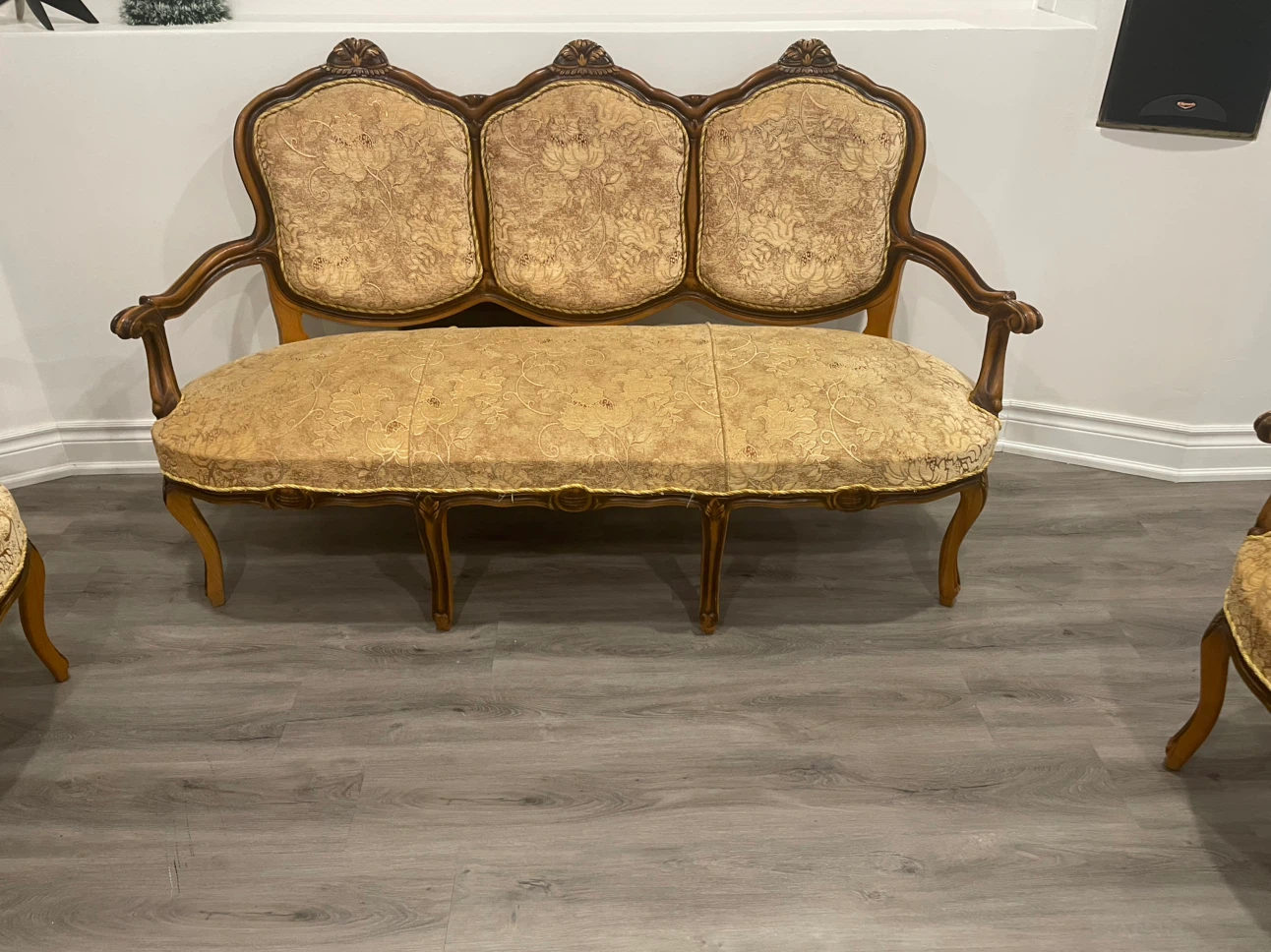 Sofa with four chairs