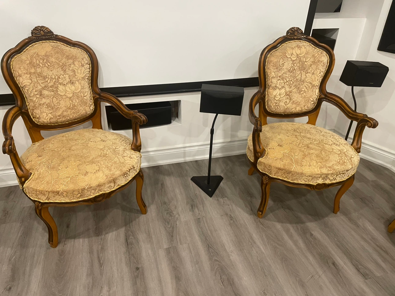 Sofa with four chairs - photo 3